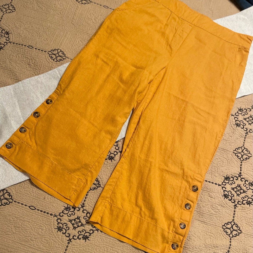 New Direction yellow linen, crop pants size 14 gently worn, comfortable & classy